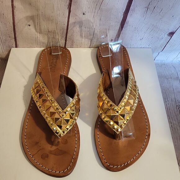 Mystique Gold Leather Rock Stud Flip Flop Thong Sandals sz.6 Ret.$265 w/Dustbag - Picture 8 of 11